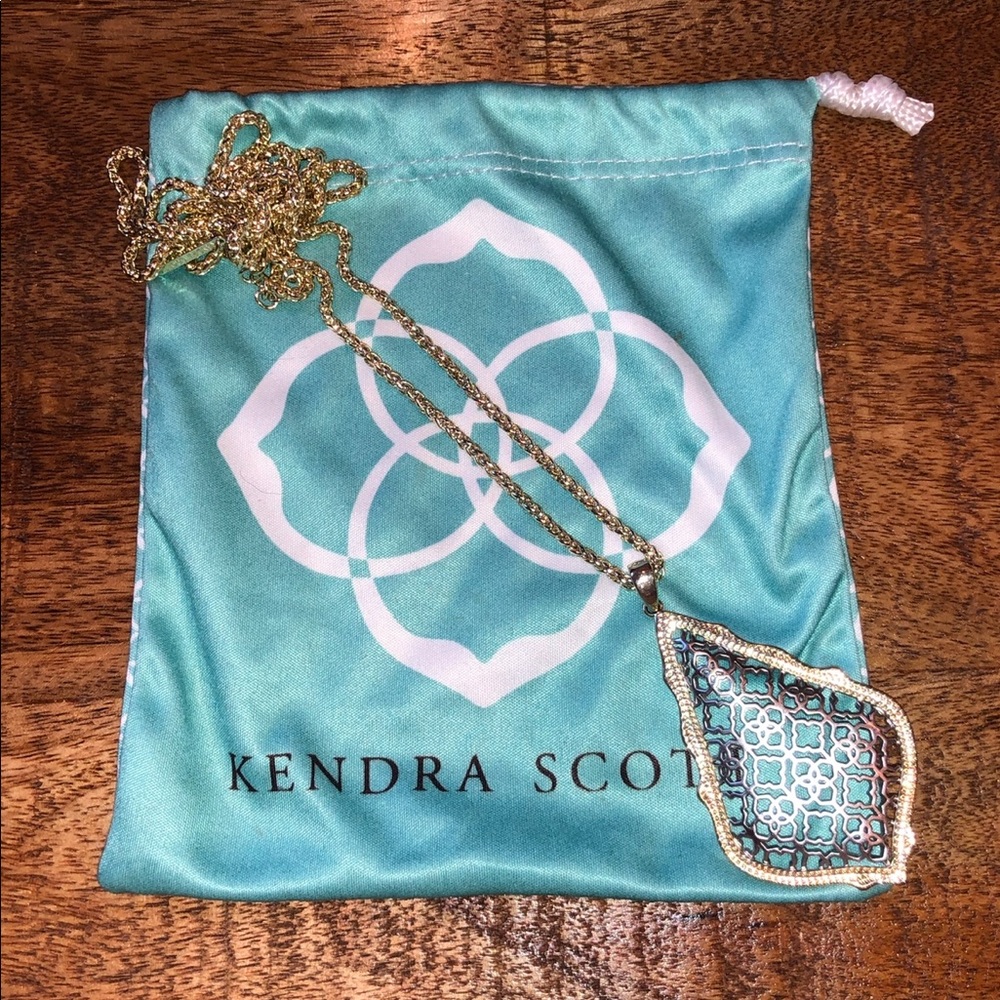 Kendra Scott necklace